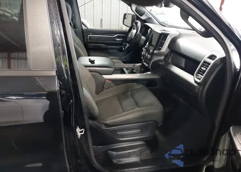 2021 Ram 1500 Big Horn 4X4 5'7 Box z USA, uszkodzony, nr VIN 1C6SRFFM0MN613666